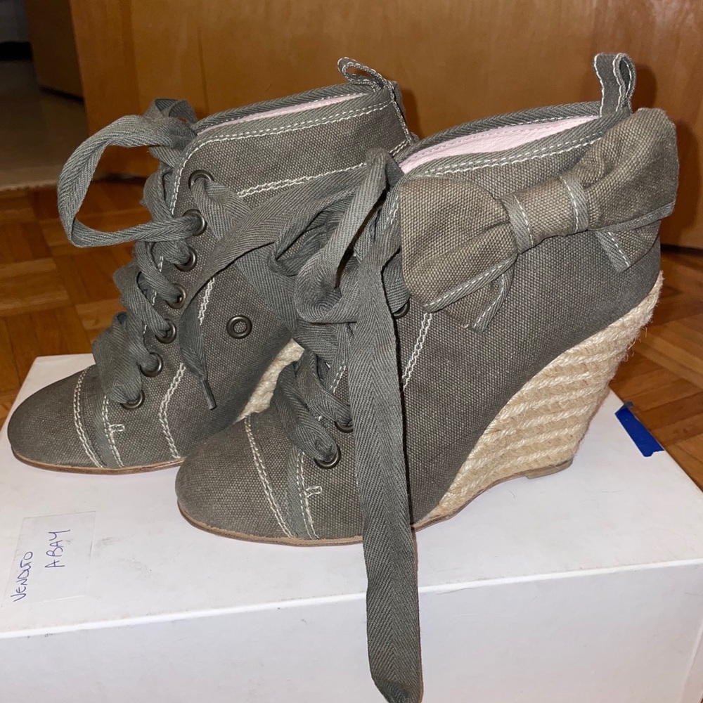 Linen Wedges